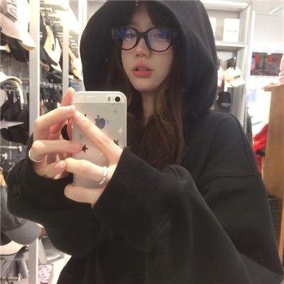 玉湖裸女